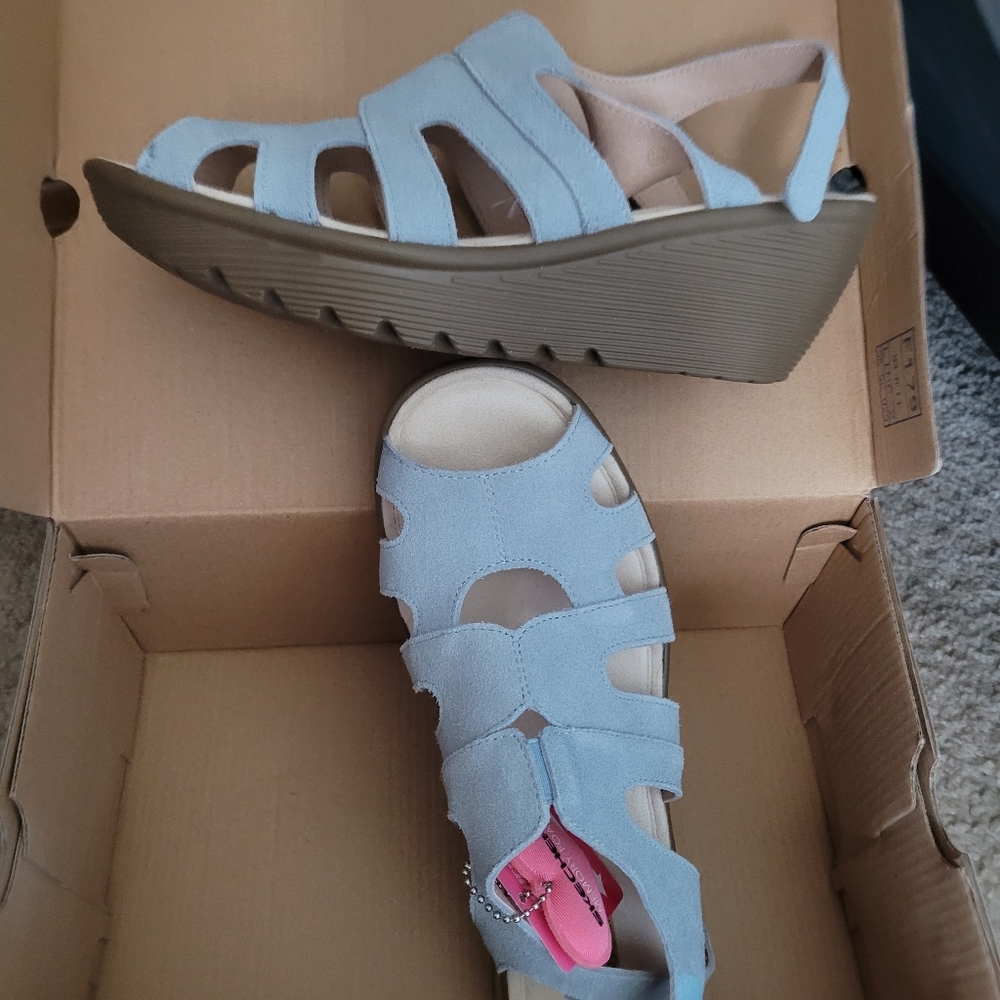 Skechers
